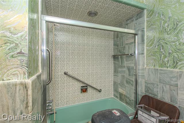 Builiding view fifty three for 6455 Norham, Bloomfield Hills, MI. 48301