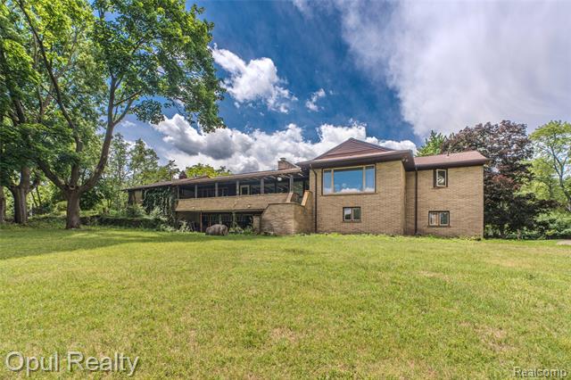 Builiding view five for 6455 Norham, Bloomfield Hills, MI. 48301