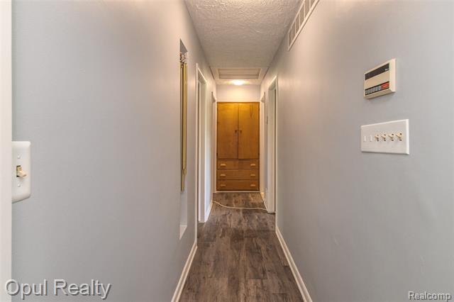Builiding view forty six for 6455 Norham, Bloomfield Hills, MI. 48301