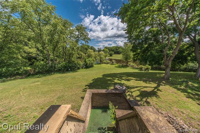 Builiding view nine for 6455 Norham, Bloomfield Hills, MI. 48301