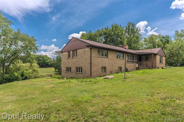Builiding view nineteen for 6455 Norham, Bloomfield Hills, MI. 48301