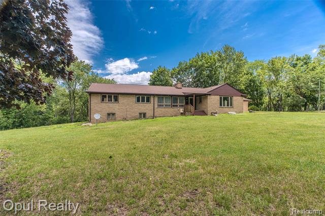 Builiding view one for 6455 Norham, Bloomfield Hills, MI. 48301