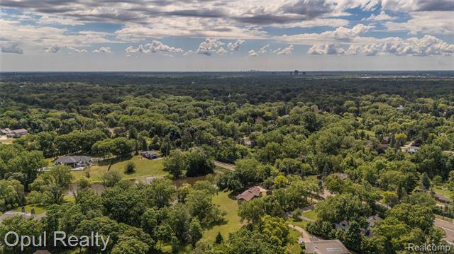 Builiding view seventy one for 6455 Norham, Bloomfield Hills, MI. 48301
