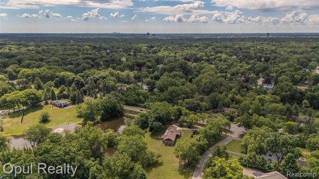 Builiding view seventy for 6455 Norham, Bloomfield Hills, MI. 48301