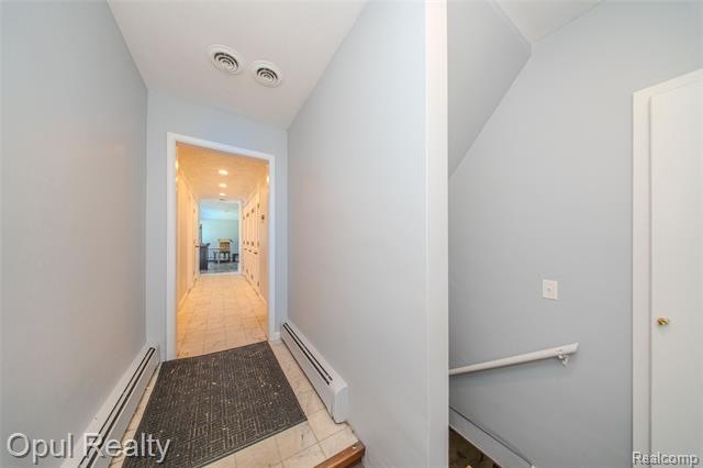 Builiding view thirty for 6455 Norham, Bloomfield Hills, MI. 48301