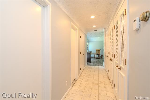 Builiding view twenty five for 6455 Norham, Bloomfield Hills, MI. 48301
