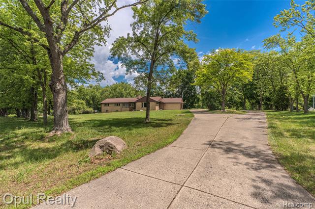 Builiding view twenty for 6455 Norham, Bloomfield Hills, MI. 48301