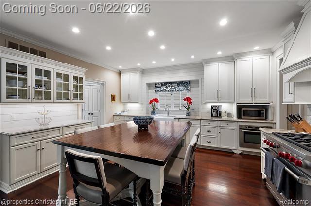 Builiding view fifteen for 469 Bonnie Brier, Birmingham, MI. 48009