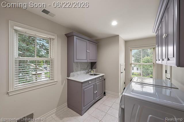 Builiding view forty for 469 Bonnie Brier, Birmingham, MI. 48009