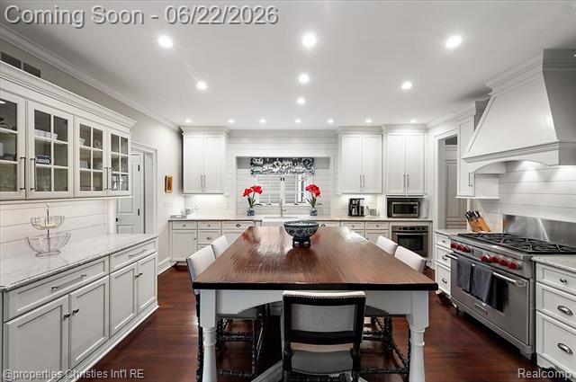 Builiding view twelve for 469 Bonnie Brier, Birmingham, MI. 48009