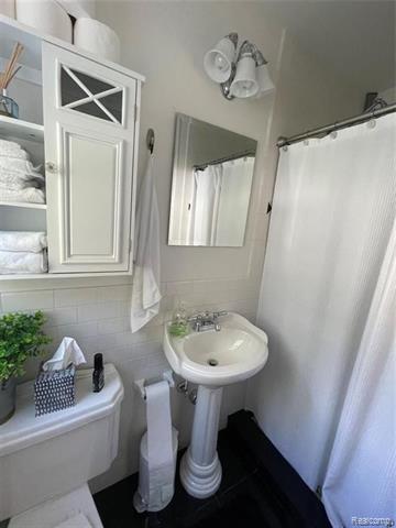 Builiding view seventeen for 531 Oakland, Birmingham, MI. 48009