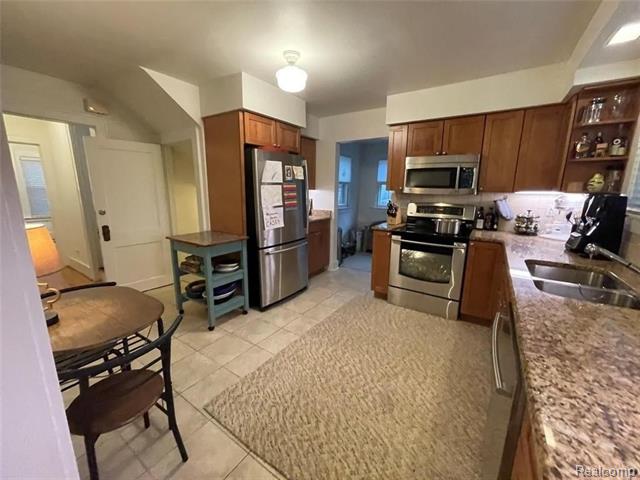 Builiding view ten for 531 Oakland, Birmingham, MI. 48009