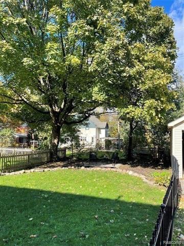 Builiding view twenty eight for 531 Oakland, Birmingham, MI. 48009