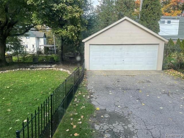 Builiding view twenty seven for 531 Oakland, Birmingham, MI. 48009