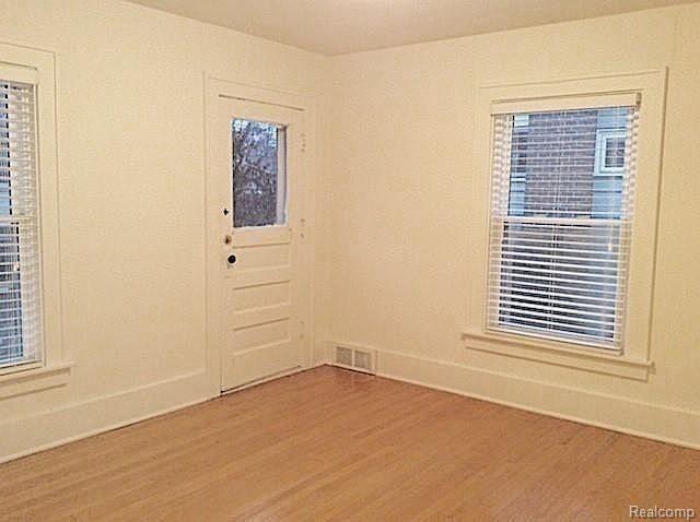 Builiding view twenty two for 531 Oakland, Birmingham, MI. 48009