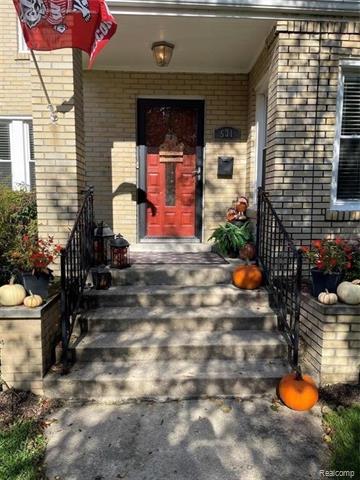 Builiding view two for 531 Oakland, Birmingham, MI. 48009