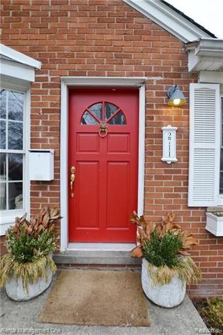 front view for 2711 Dorchester Rd, Birmingham, Mi. 48009