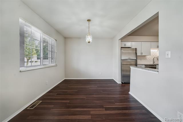 Builiding view five for 6151 Orchard Lake, West Bloomfield, MI. 48322