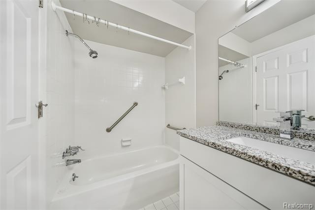 Builiding view seventeen for 6151 Orchard Lake, West Bloomfield, MI. 48322