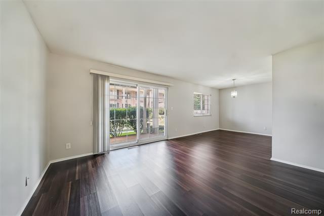 Builiding view six for 6151 Orchard Lake, West Bloomfield, MI. 48322