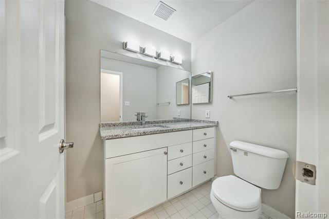 Builiding view sixteen for 6151 Orchard Lake, West Bloomfield, MI. 48322