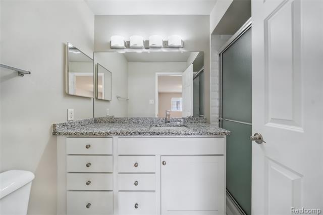 Builiding view thirteen for 6151 Orchard Lake, West Bloomfield, MI. 48322