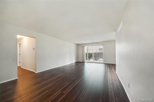 Builiding view three for 6151 Orchard Lake, West Bloomfield, MI. 48322