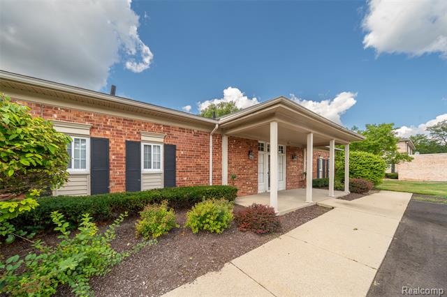 Builiding view twenty eight for 6151 Orchard Lake, West Bloomfield, MI. 48322