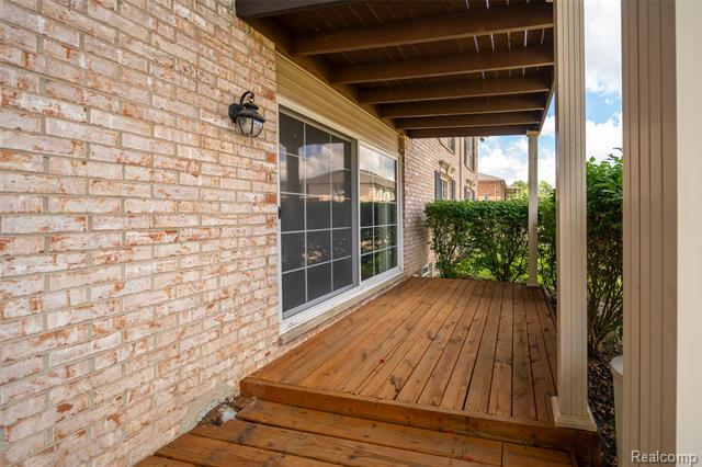 Builiding view twenty for 6151 Orchard Lake, West Bloomfield, MI. 48322