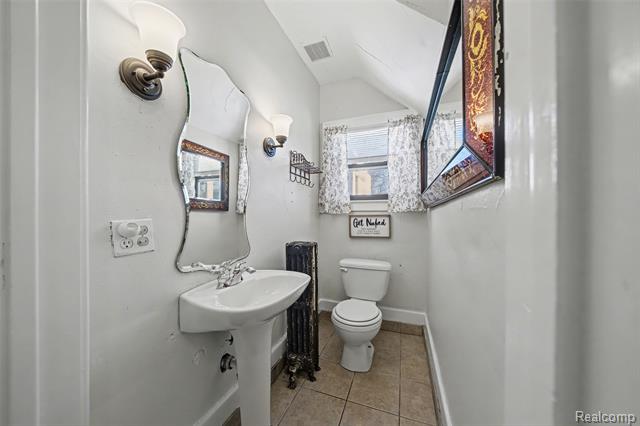 Builiding view eighteen for 1119 E Maple, Birmingham, MI. 48009