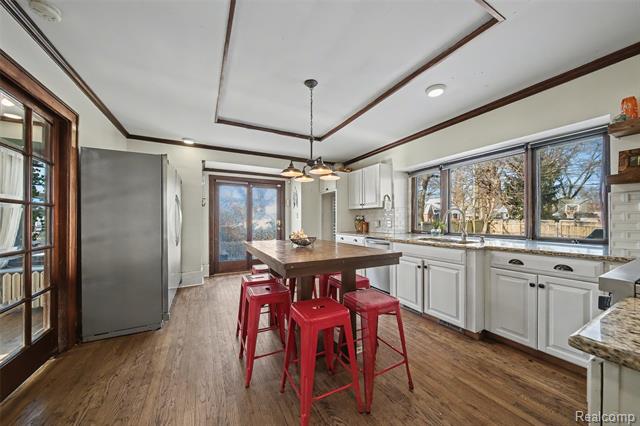 Builiding view fifteen for 1119 E Maple, Birmingham, MI. 48009