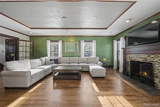 Builiding view nine for 1119 E Maple, Birmingham, MI. 48009