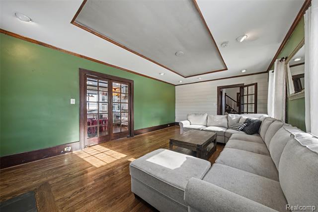 Builiding view ten for 1119 E Maple, Birmingham, MI. 48009