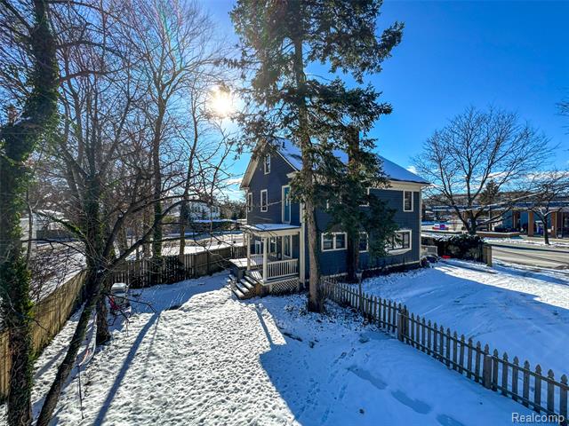 Builiding view thirty five for 1119 E Maple, Birmingham, MI. 48009