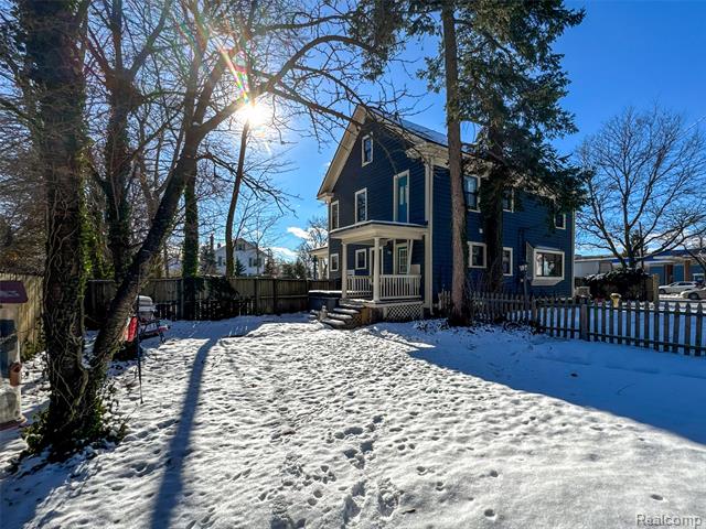 Builiding view thirty four for 1119 E Maple, Birmingham, MI. 48009