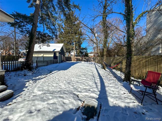 Builiding view thirty nine for 1119 E Maple, Birmingham, MI. 48009