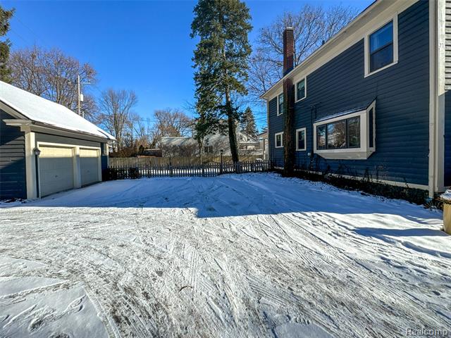 Builiding view thirty seven for 1119 E Maple, Birmingham, MI. 48009