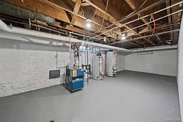 Builiding view thirty three for 1119 E Maple, Birmingham, MI. 48009