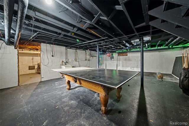 Builiding view thirty two for 1119 E Maple, Birmingham, MI. 48009