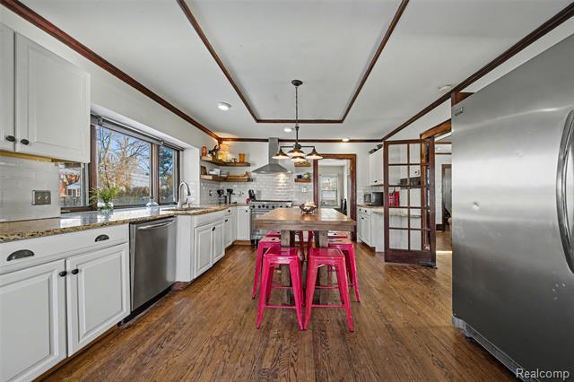 Builiding view twelve for 1119 E Maple, Birmingham, MI. 48009