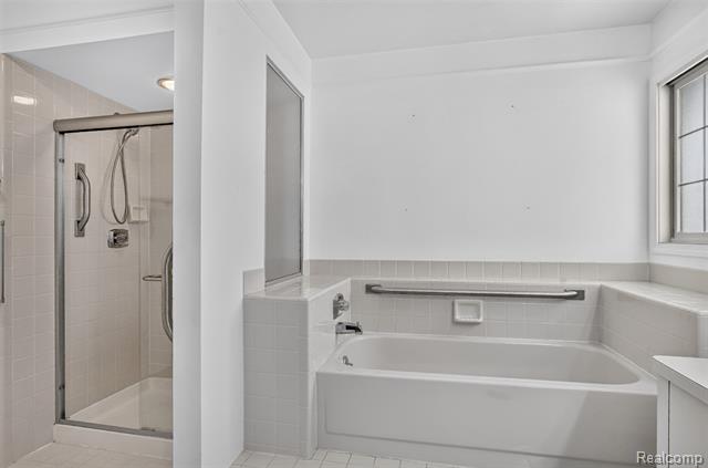 Builiding view seventeen for 6190 Celeste, West Bloomfield, MI. 48322