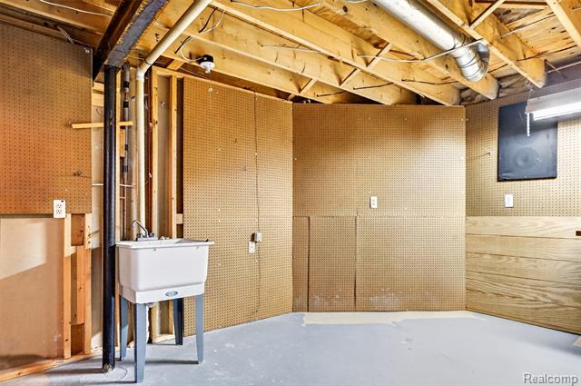 Builiding view twenty seven for 6190 Celeste, West Bloomfield, MI. 48322