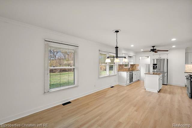 Builiding view fifteen for 6386 Thorncrest, Bloomfield Hills, MI. 48301