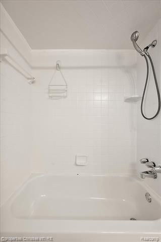 Builiding view fifty four for 6386 Thorncrest, Bloomfield Hills, MI. 48301