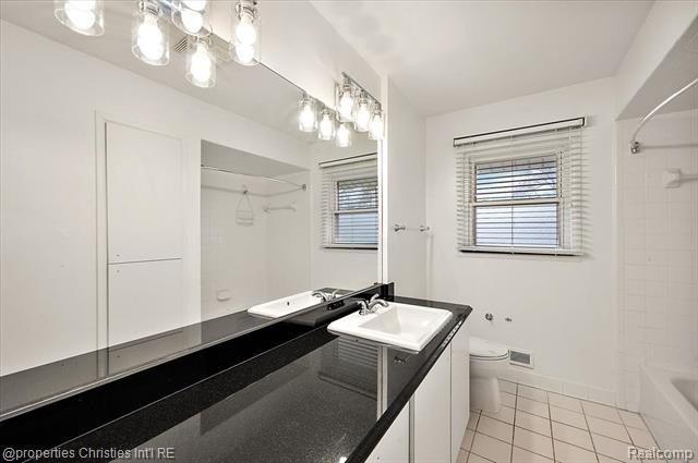 Builiding view fifty one for 6386 Thorncrest, Bloomfield Hills, MI. 48301