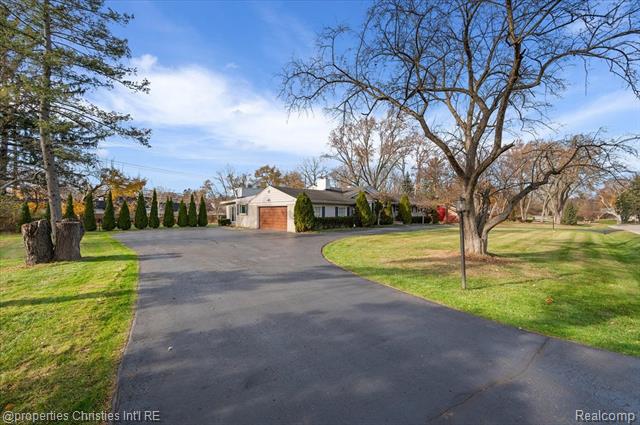 Builiding view five for 6386 Thorncrest, Bloomfield Hills, MI. 48301