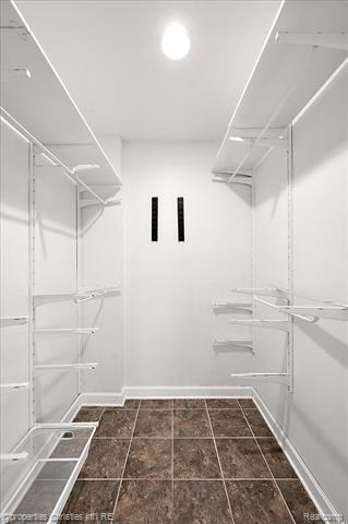 Builiding view forty four for 6386 Thorncrest, Bloomfield Hills, MI. 48301