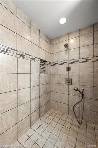 Builiding view forty nine for 6386 Thorncrest, Bloomfield Hills, MI. 48301