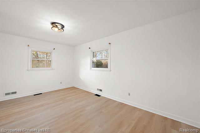 Builiding view forty one for 6386 Thorncrest, Bloomfield Hills, MI. 48301