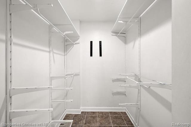 Builiding view forty three for 6386 Thorncrest, Bloomfield Hills, MI. 48301